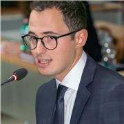 Laureato con lode in Lettere e Filologia Moderna impartisce lezioni private a studenti (medie, superiori, università)